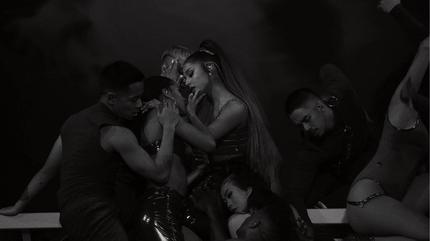 Fotografía promocional de Ariana Grande en concierto