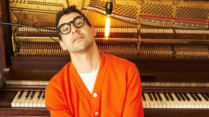 Fotografía promocional de El vocalista, Jack Antonoffm, de la banda americana Bleachers