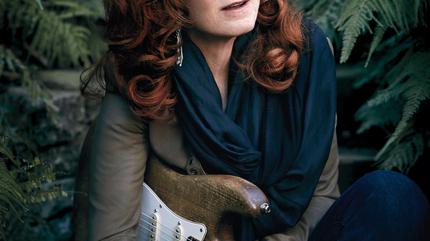 Fotografia promocional de Singer Bonnie Raitt.