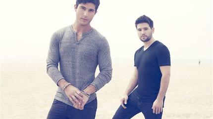 Promotional photograph of Dan + shay.