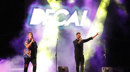 Fotografía promocional de Decai en concierto