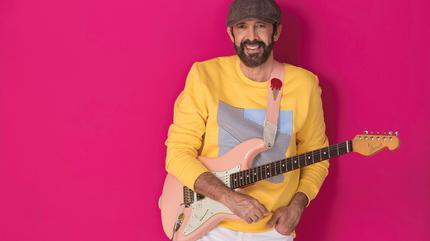 Promotional photograph of Foto de Juan Luis Guerra.