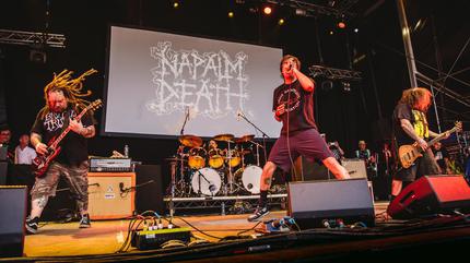 Promotional photograph of Foto de Napalm Death en concierto.