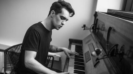 Photographie promotionnelle de Foto de Brendon Urie.