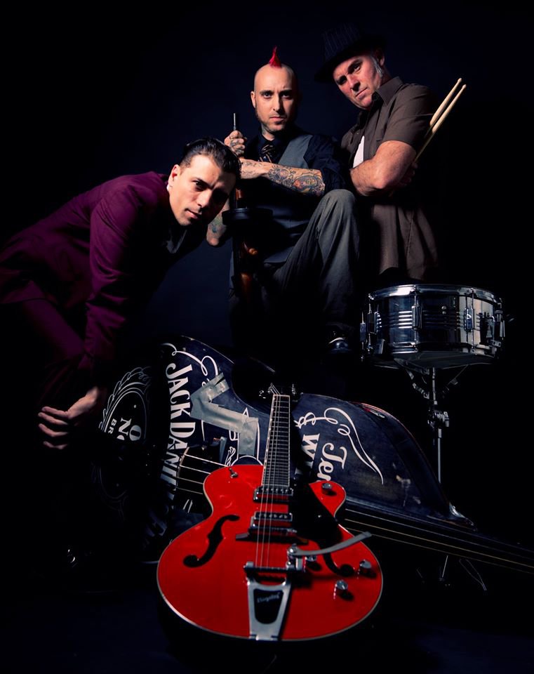 Fotografía promocional de 13 bats