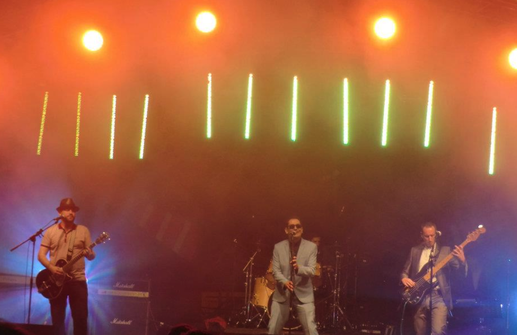 Fotografía promocional de 2 Rude