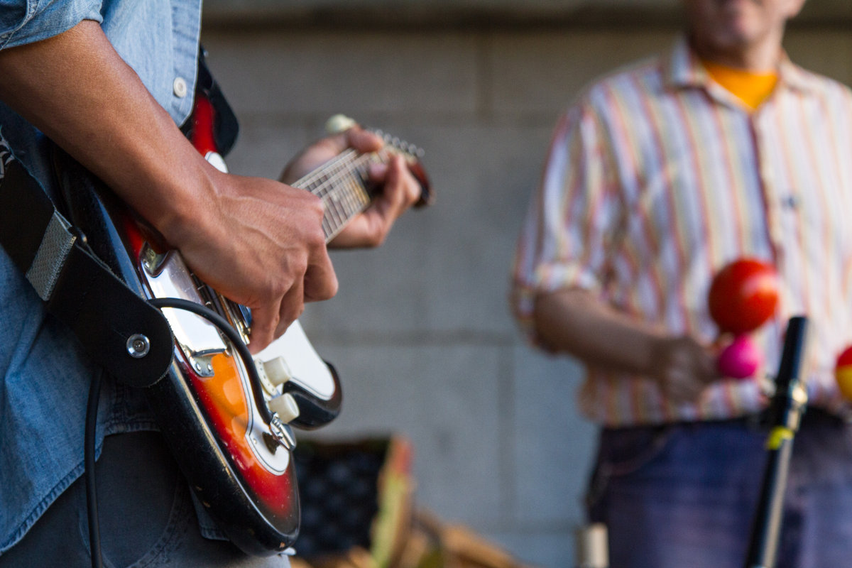 Promotional photograph of 75 Dollar Bill.