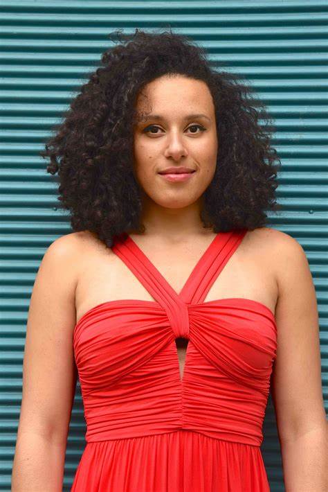 Fotografía promocional de Adele Charvet