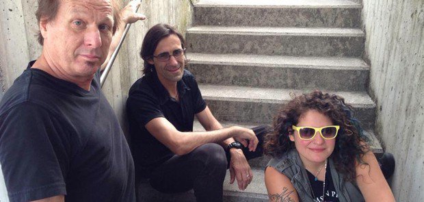 Fotografía promocional de Adrian Belew Power Trio