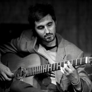 Fotografía promocional de Concierto de Adrien Tarraga en París