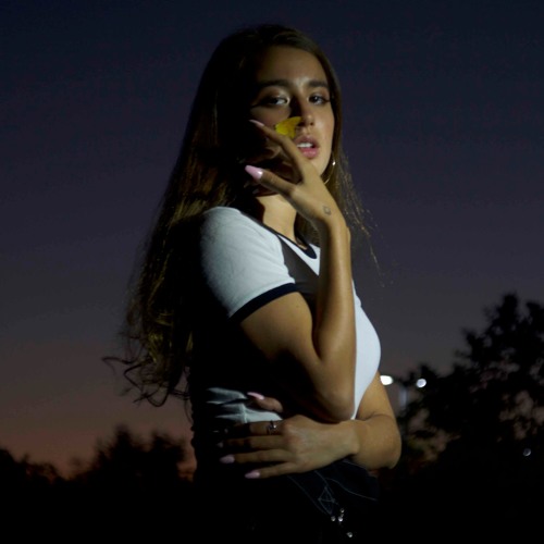 Fotografía promocional de Alaina Castillo