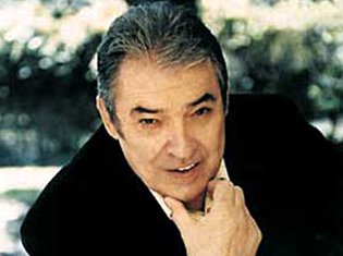 Fotografía promocional de Alberto Cortez