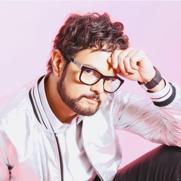 Promotional photograph of Aleks Syntek.