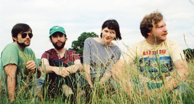 Promotional photograph of Allo Darlin.