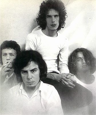 Fotografía promocional de Almendra