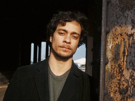 Fotografía promocional de Amos Lee