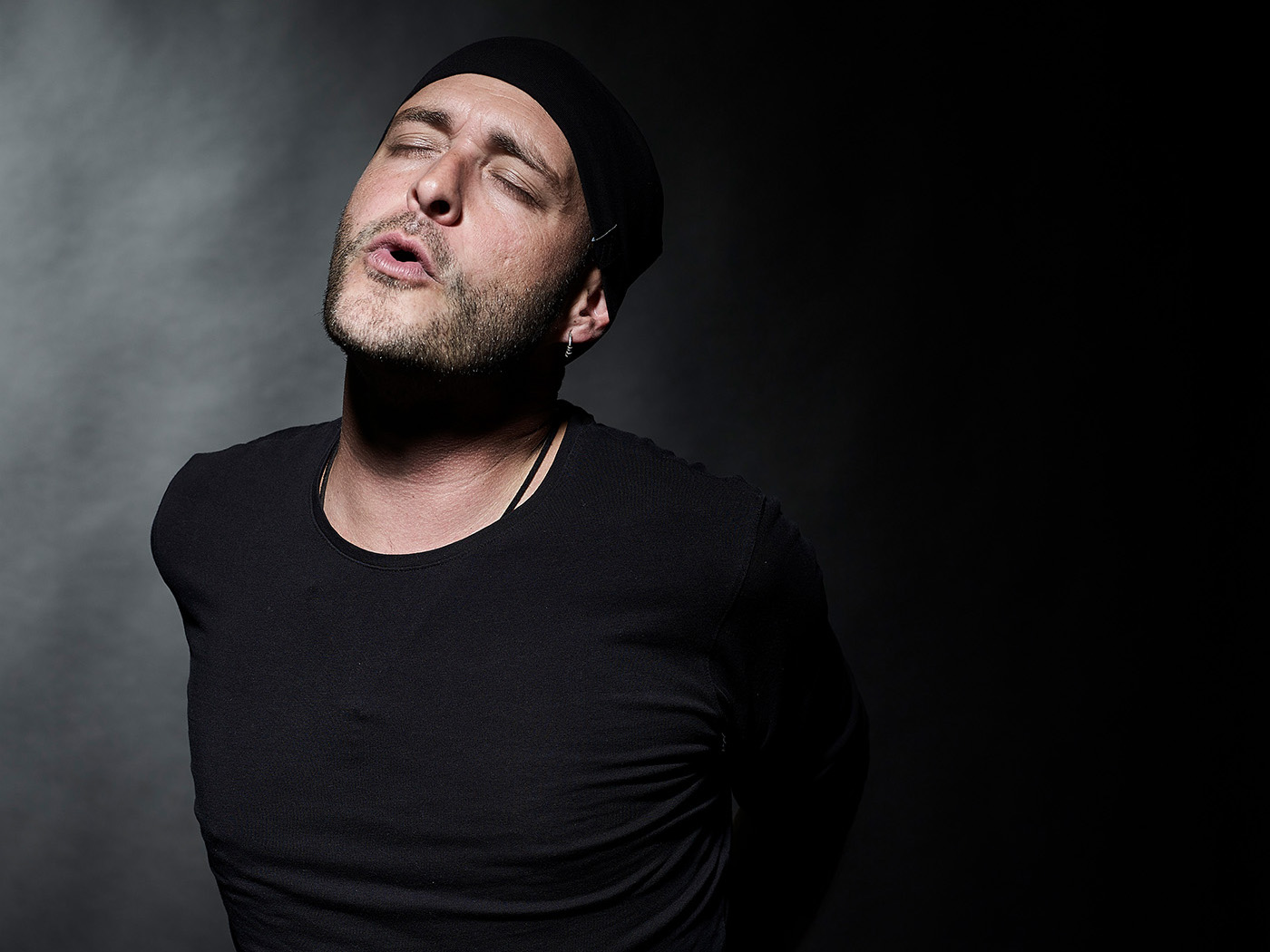 Promotional photograph of Andreas Schaerer.