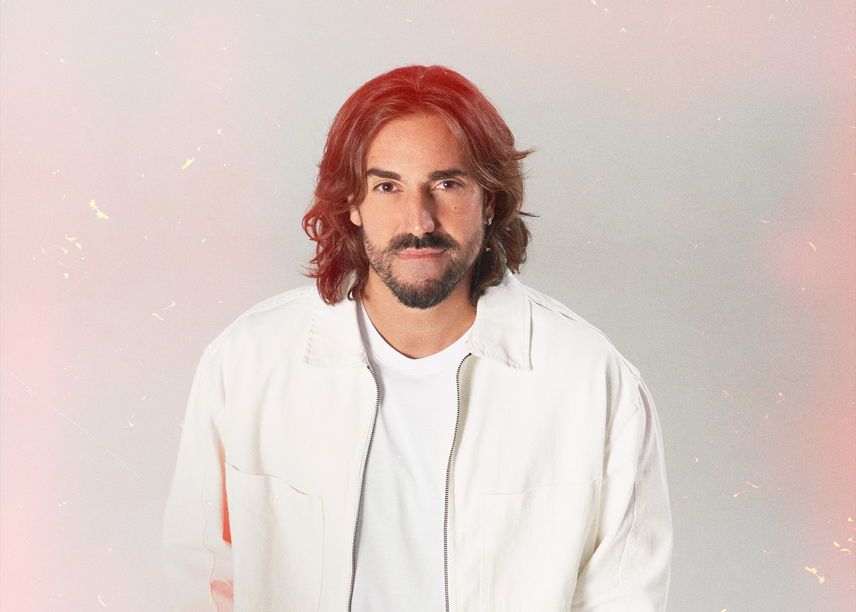 Promotional photograph of Andrés Suárez.