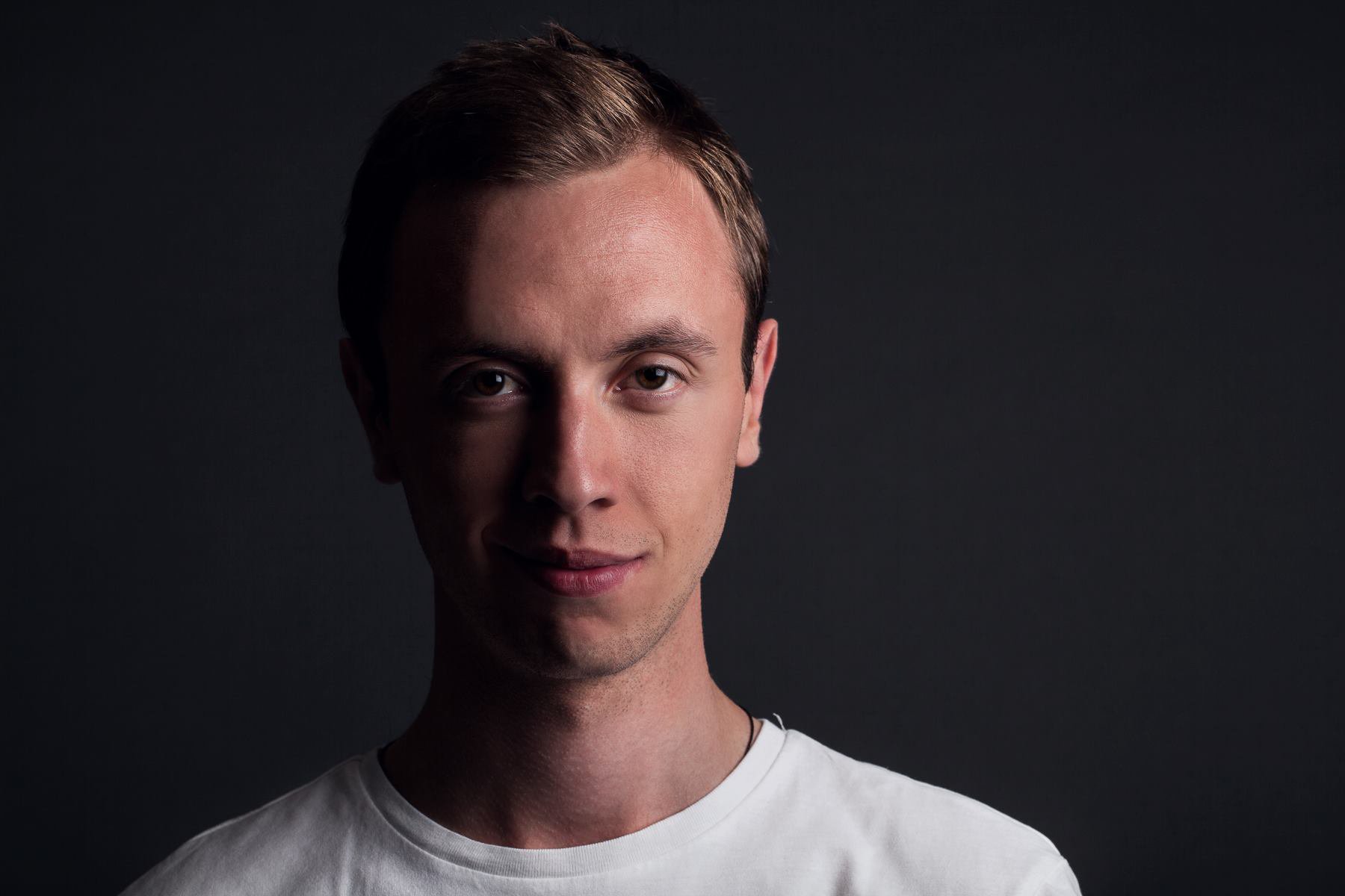 Promotional photograph of Andrew Rayel.