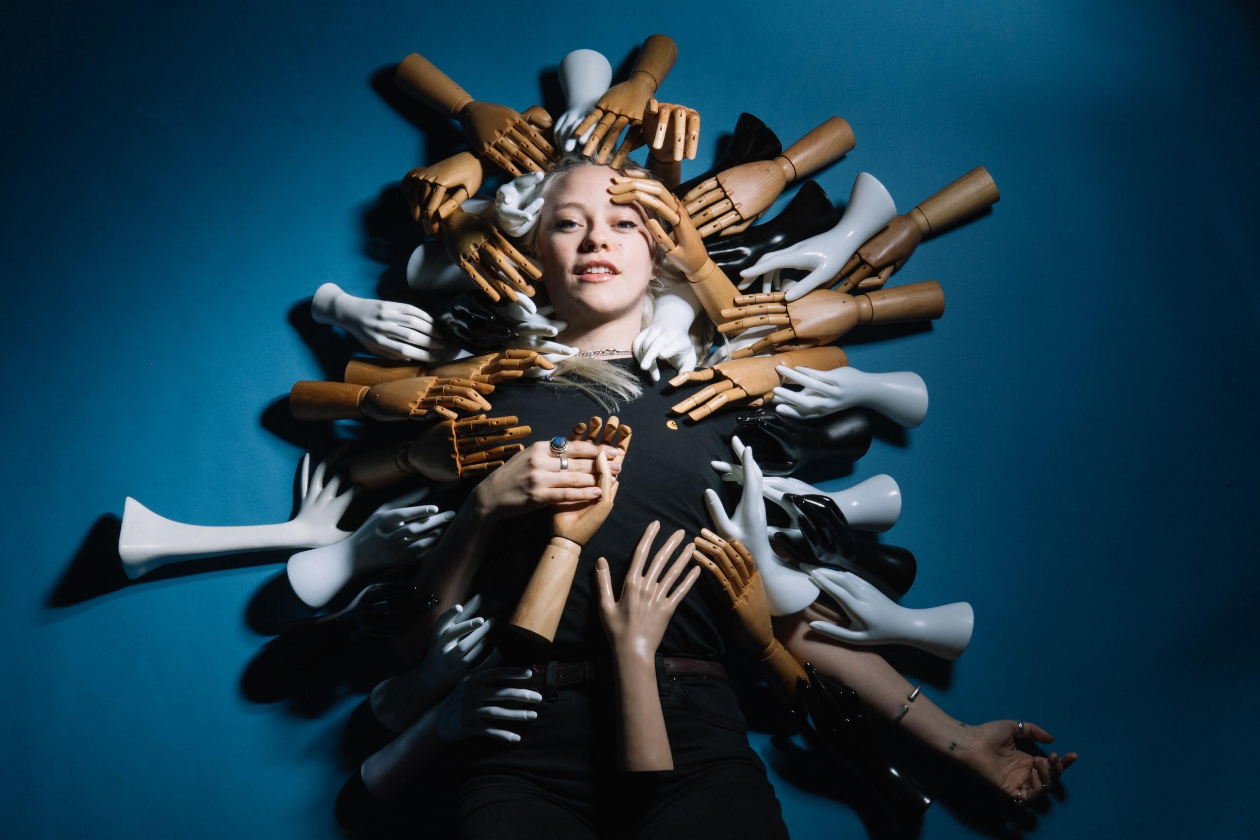 Fotografía promocional de Anna B Savage