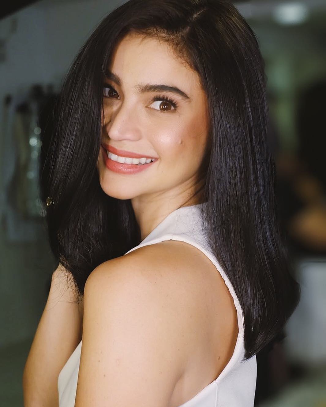 Promotional photograph of Anne Curtis.