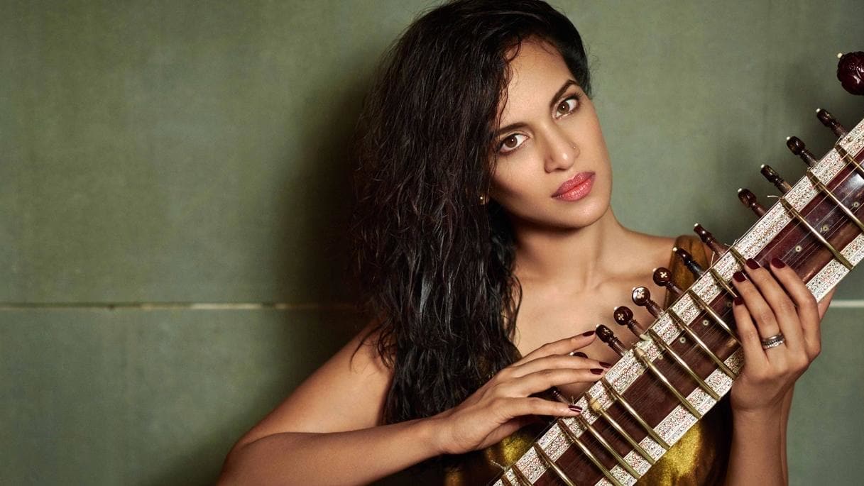 Fotografia promocional de Anoushka Shankar.