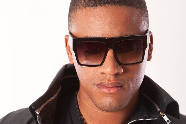 Promotional photograph of Anselmo Ralph.