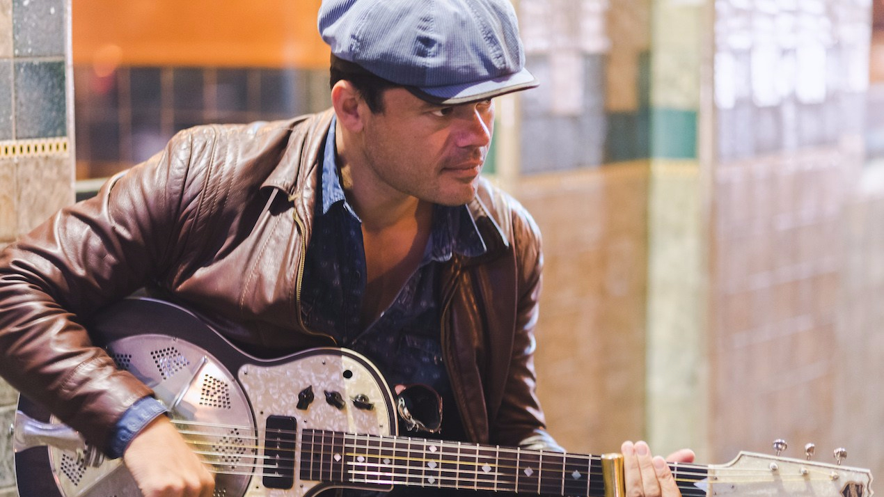 Promofoto von Concierto de Ash Grunwald en Avalon.