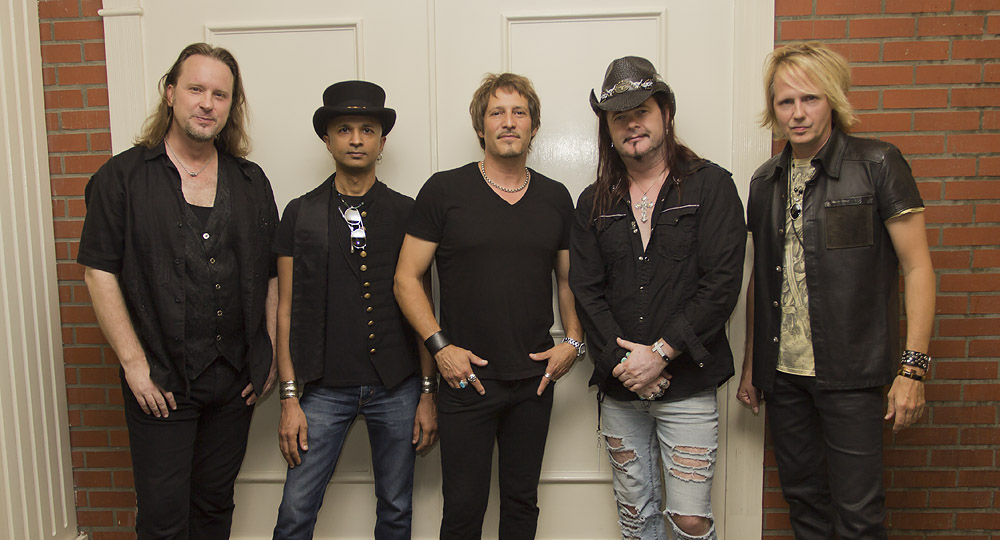 Fotografía promocional de Asia