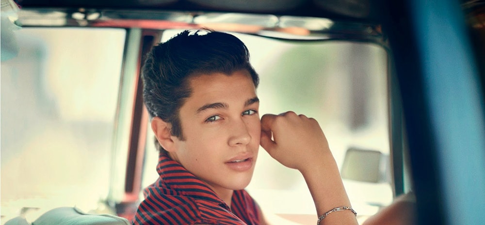 Promotional photograph of Austin Mahone.