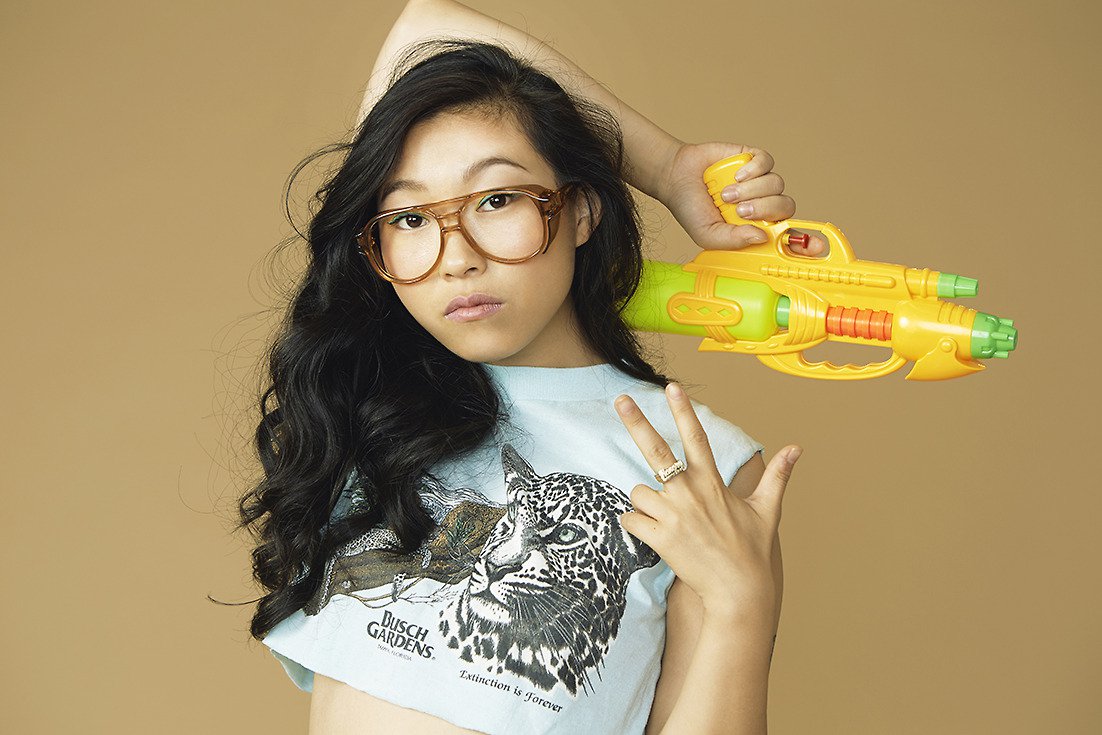 Fotografia promocional de Awkwafina.