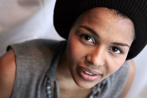 Fotografía promocional de Ayo