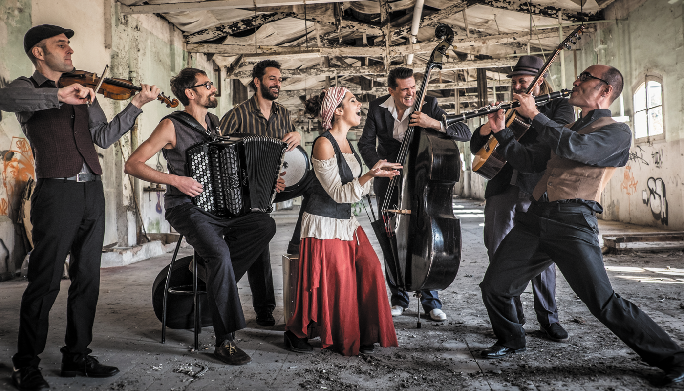 Fotografía promocional de Barcelona Gipsy Klezmer Orchestra