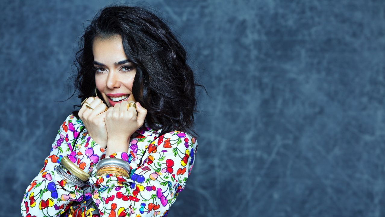 Promotional photograph of Beatriz Luengo.