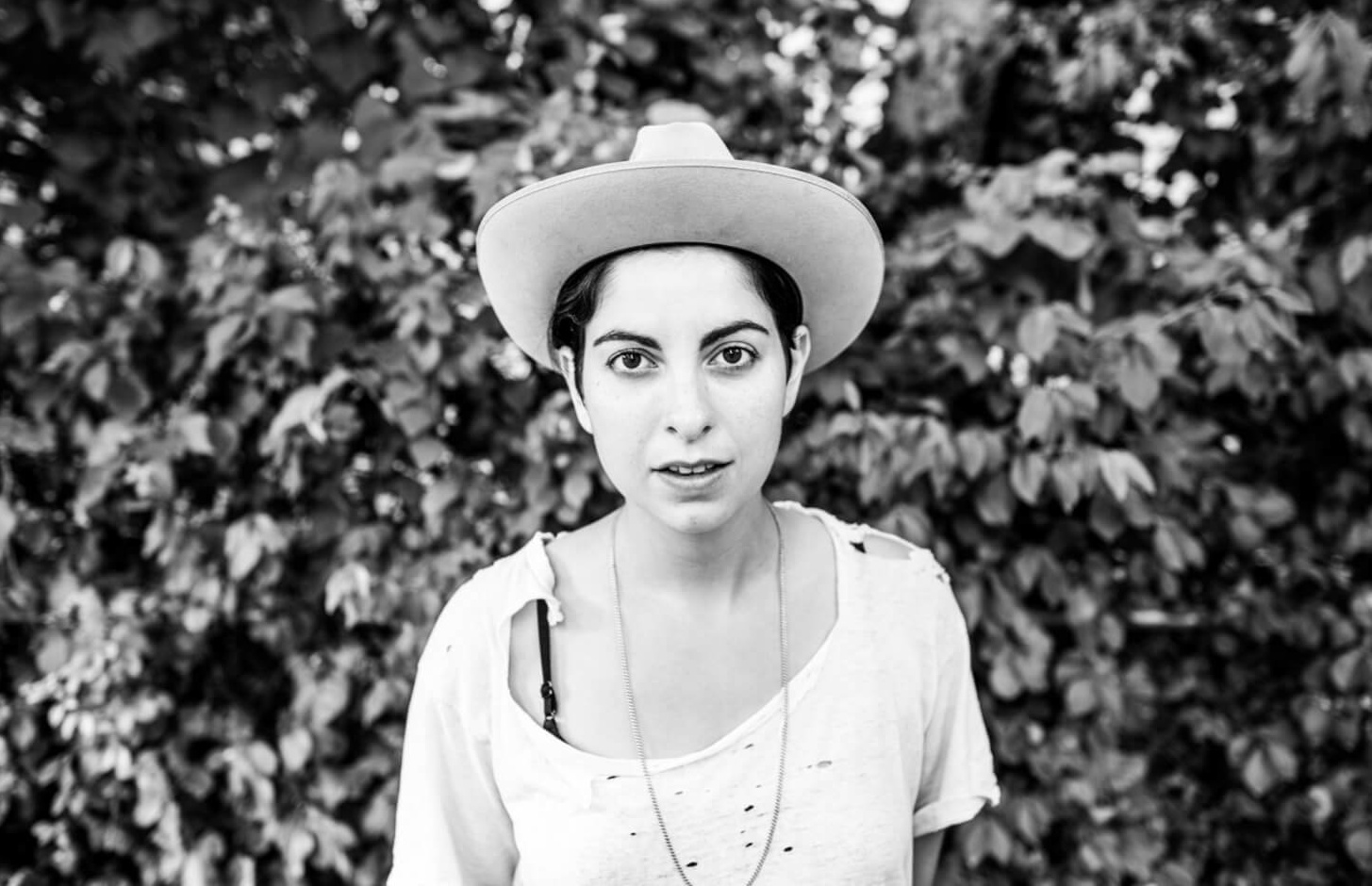 Fotografía promocional de Becca Mancari