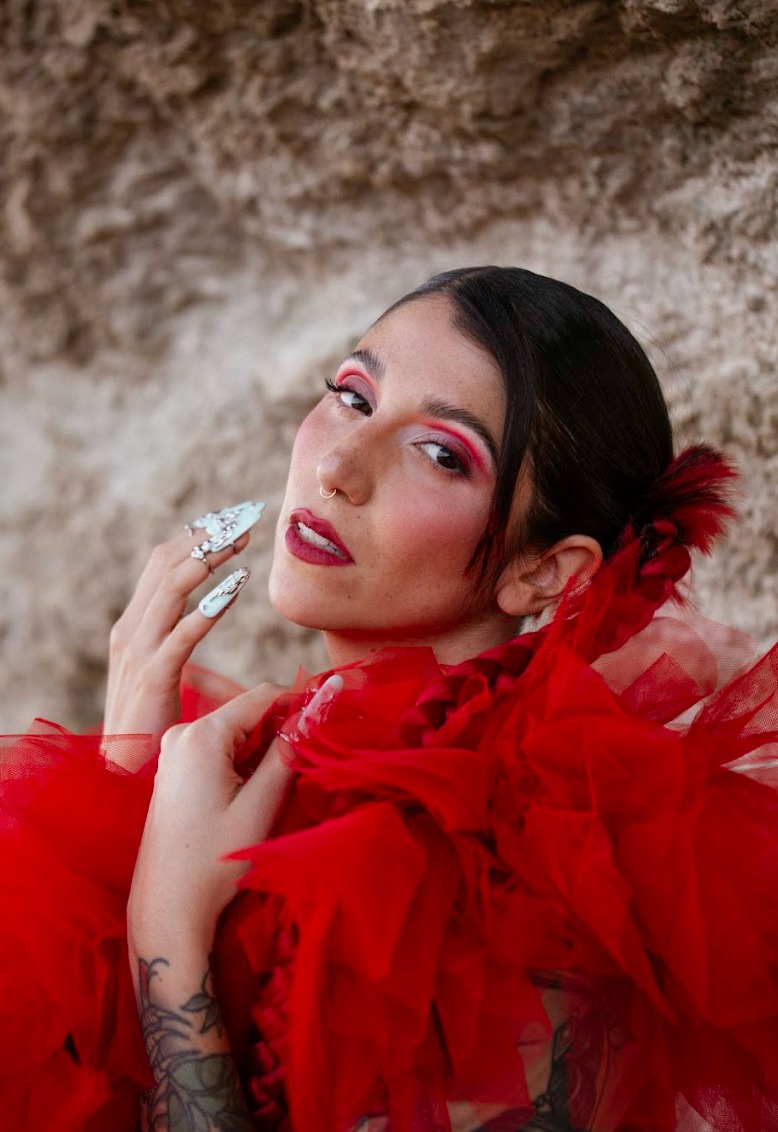 Fotografía promocional de Bely Basarte