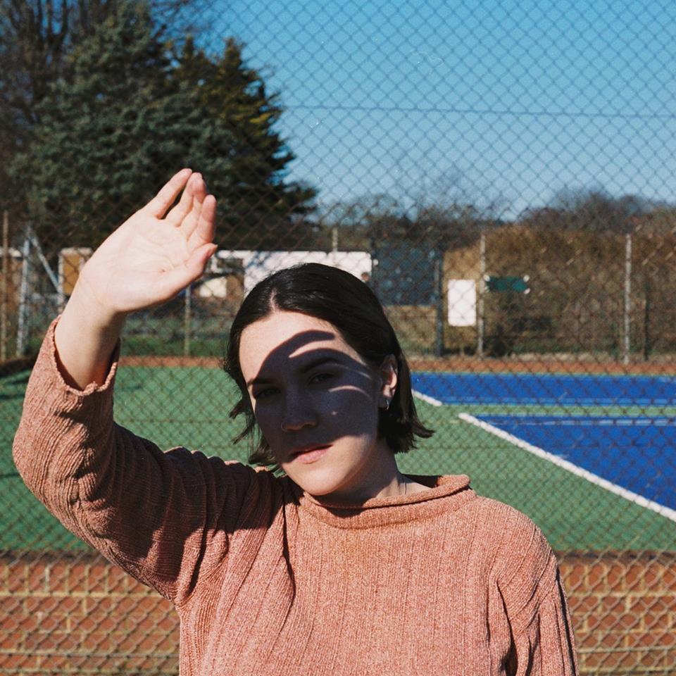 Fotografía promocional de Bess Atwell