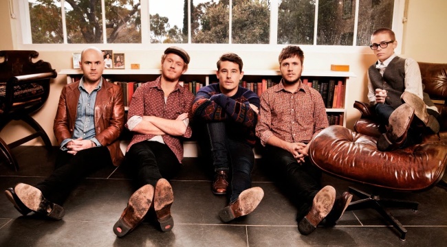 Promotional photograph of Boy & Bear.