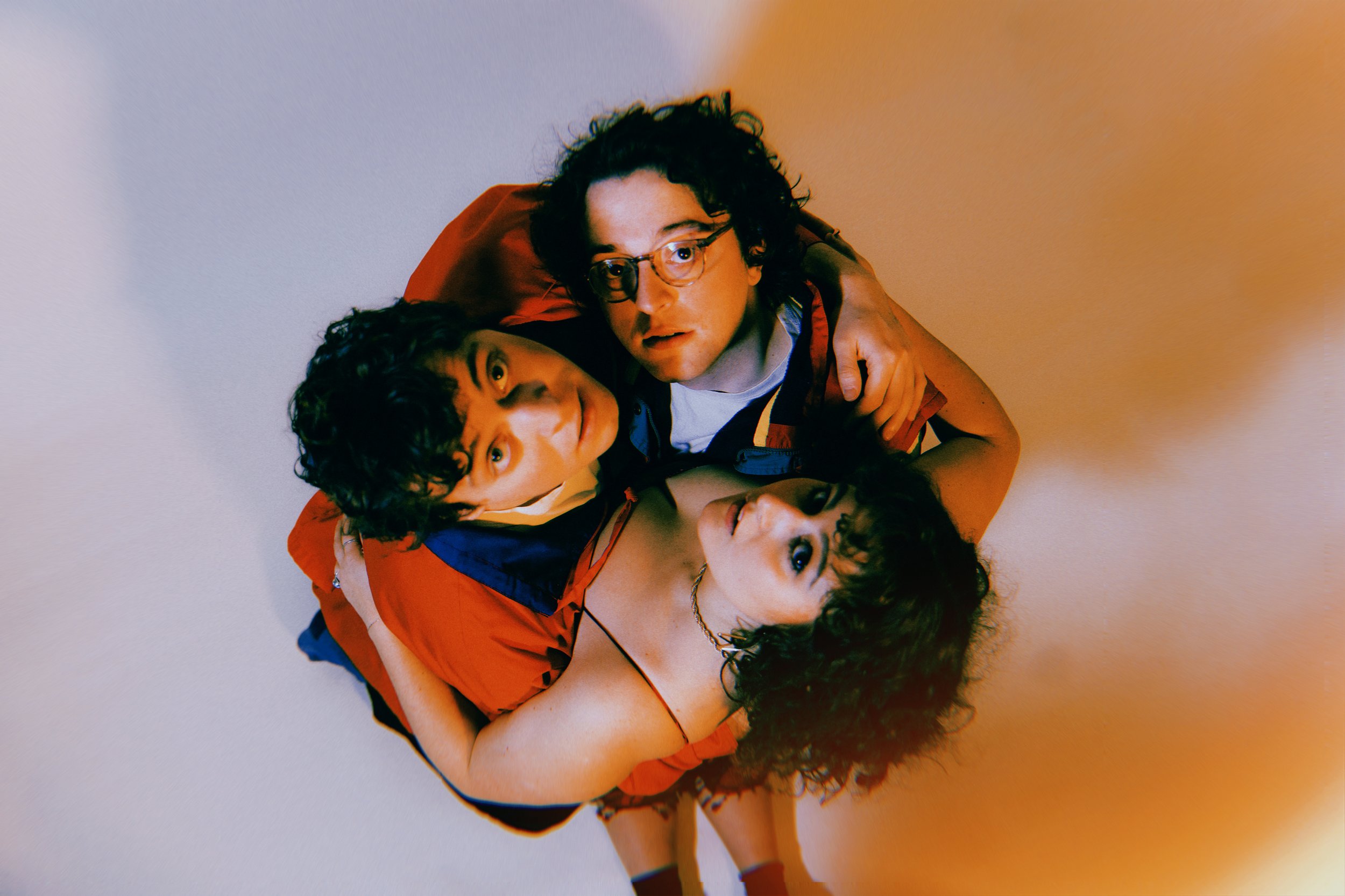 Fotografía promocional de Boys Go To Jupiter