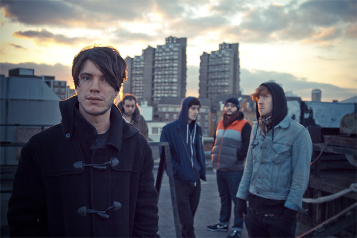 Fotografia promocional de Breton.