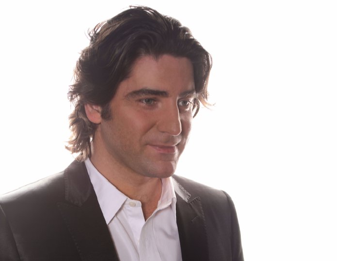 Promotional photograph of Brian Kennedy.