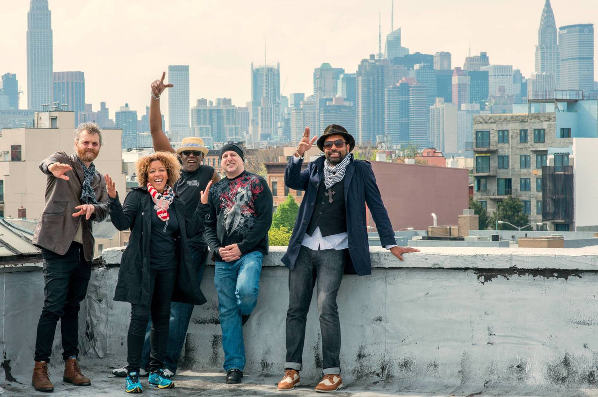 Fotografía promocional de Concierto de Brooklyn Funk Essentials en Arles