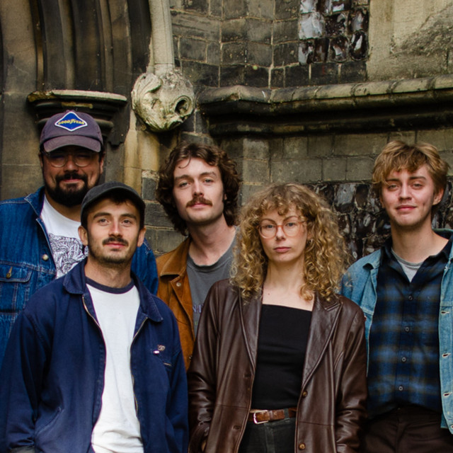 Fotografía promocional de Brown Horse