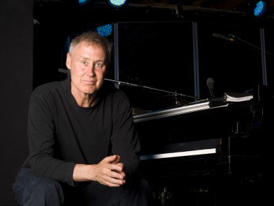 Promotional photograph of Bruce Hornsby & The Noisemakers.