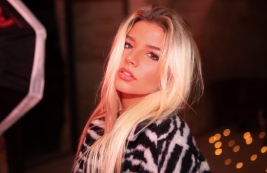 Fotografía promocional de Carla Frigo