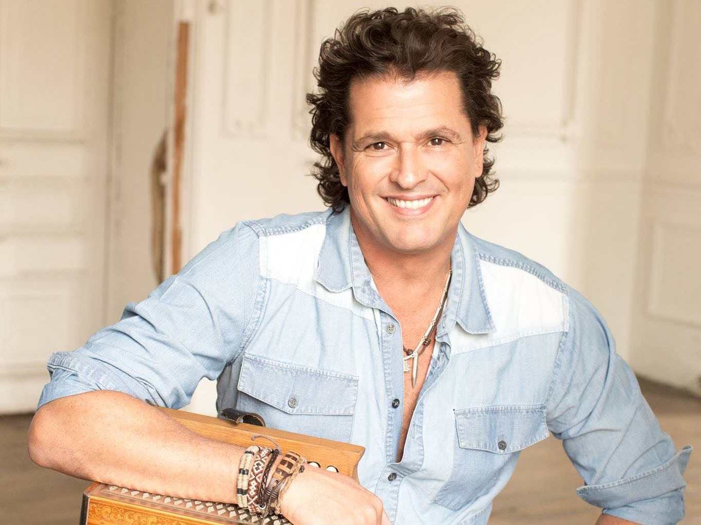 Fotografía promocional de Carlos Vives