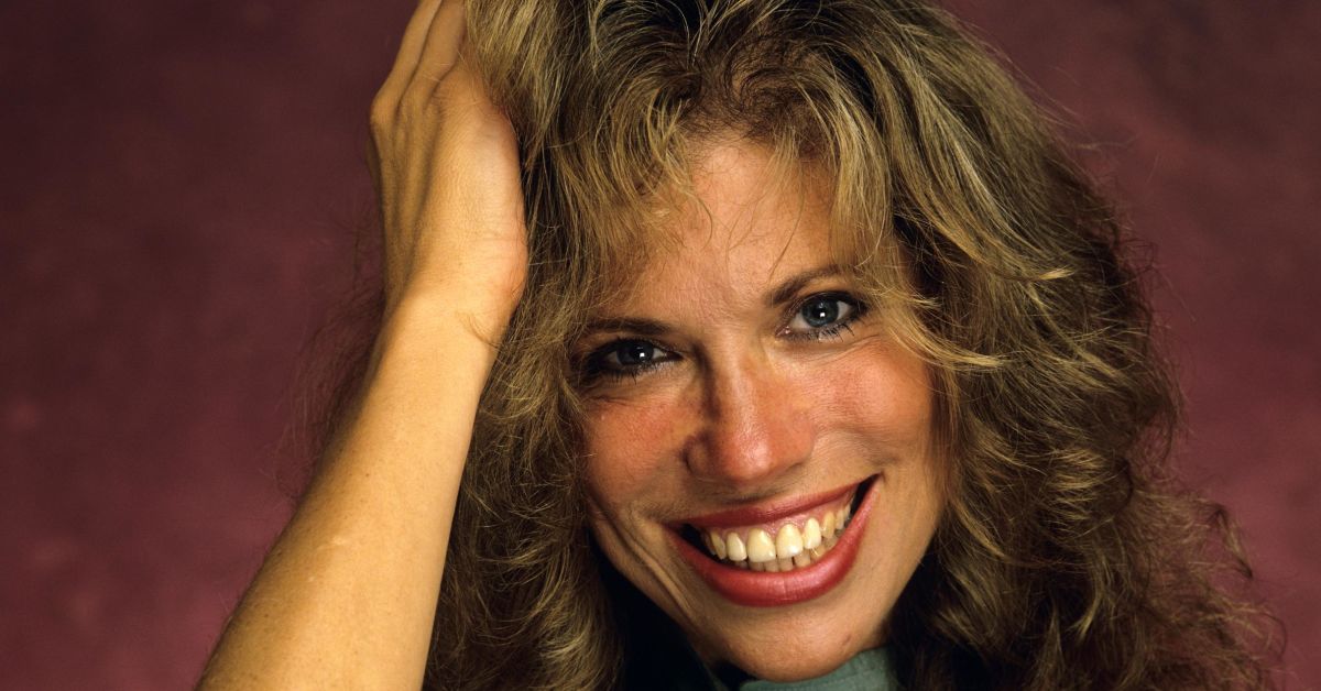 Promotional photograph of Carly Simon.