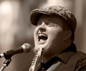 Fotografía promocional de Cas Haley