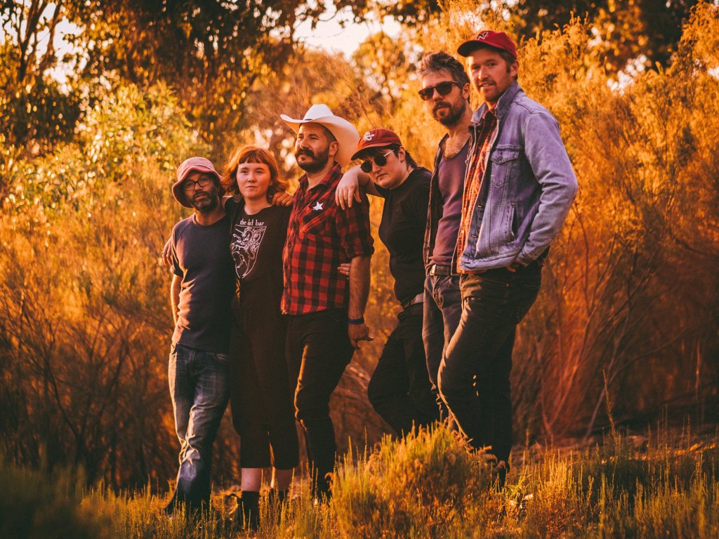 Promofoto von Concierto de Cash Savage and the Last Drinks en Angoulême.