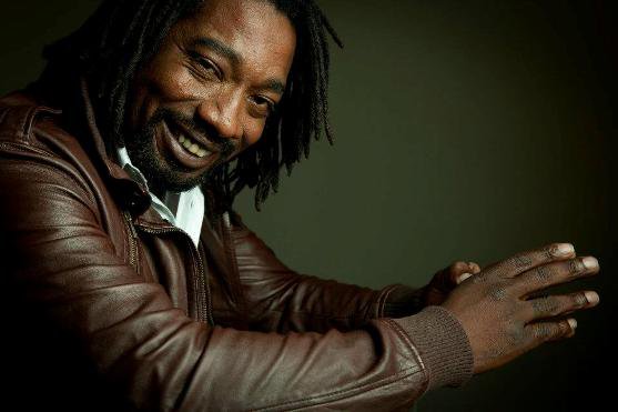 Fotografía promocional de CB Milton